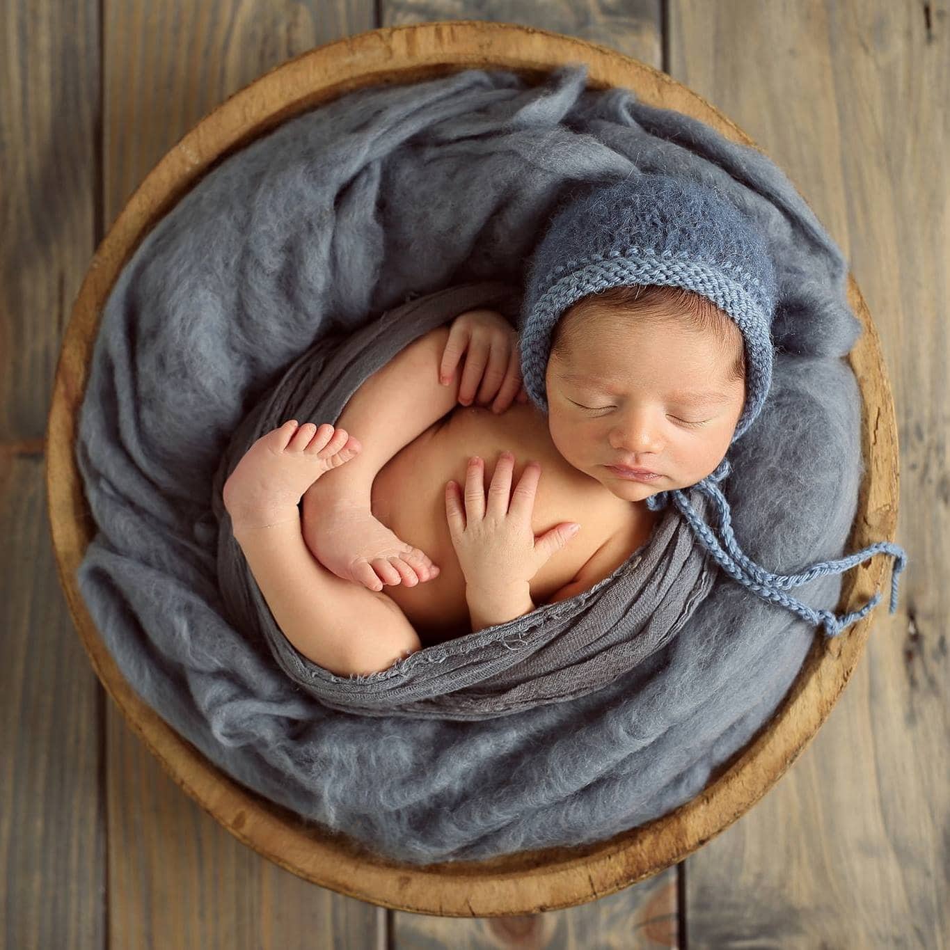 Gorrito tejido a mano talla newborn - Imagen 4