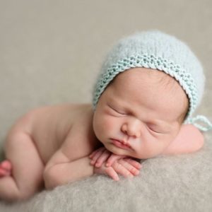 Gorrito tejido a mano talla newborn - Thumbnail Image 2