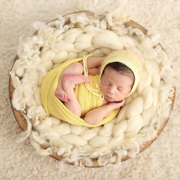 Gorrito tejido a mano talla newborn - Imagen 3