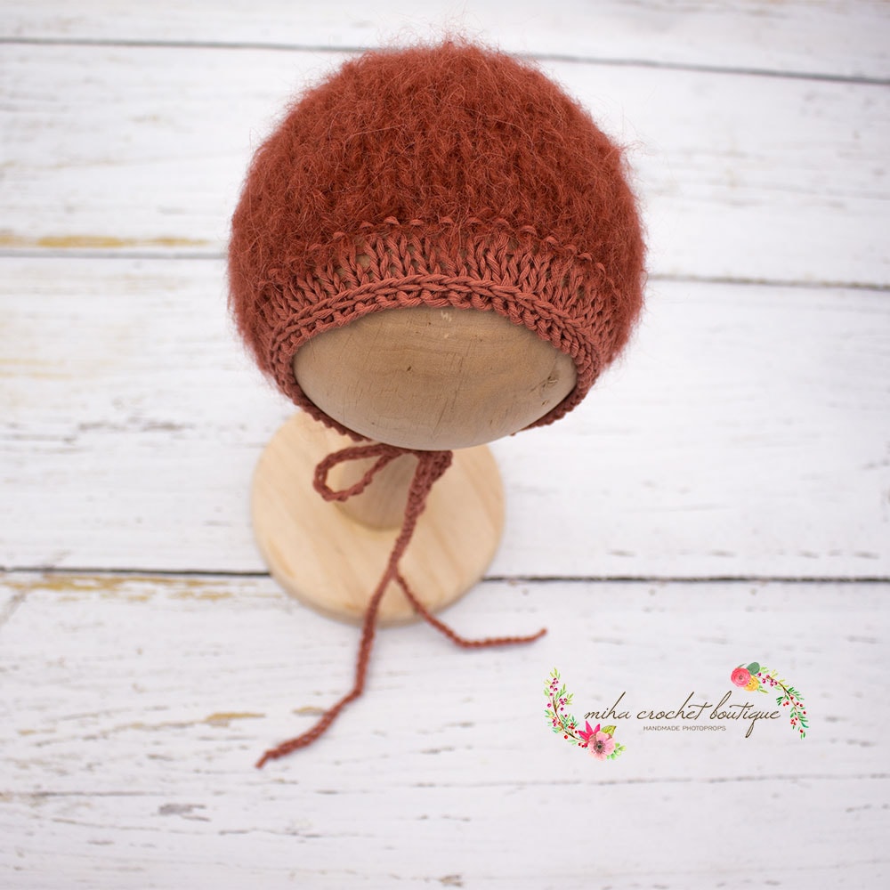 Gorrito tejido a mano talla newborn - Imagen 17